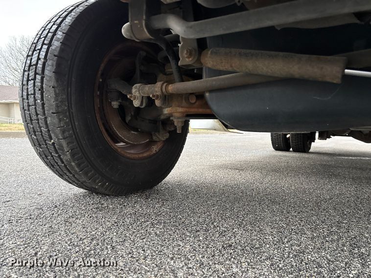 image for item FG0156 2006 Ford E350 Super Duty shuttle bus