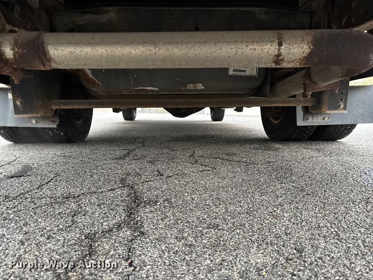 image for item FG0156 2006 Ford E350 Super Duty shuttle bus