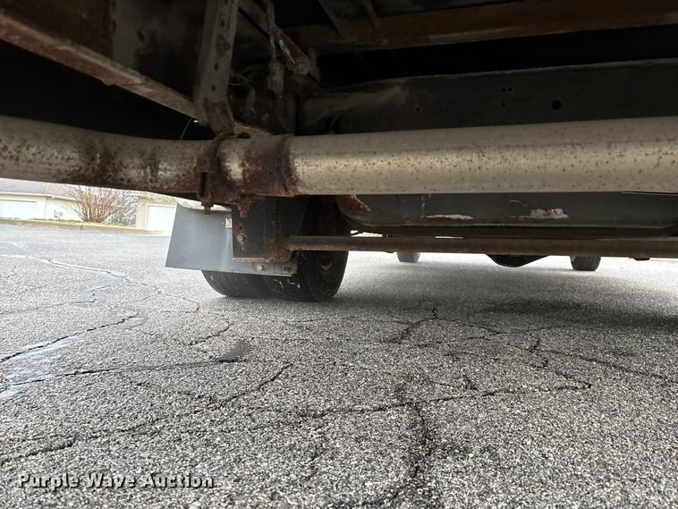 image for item FG0156 2006 Ford E350 Super Duty shuttle bus