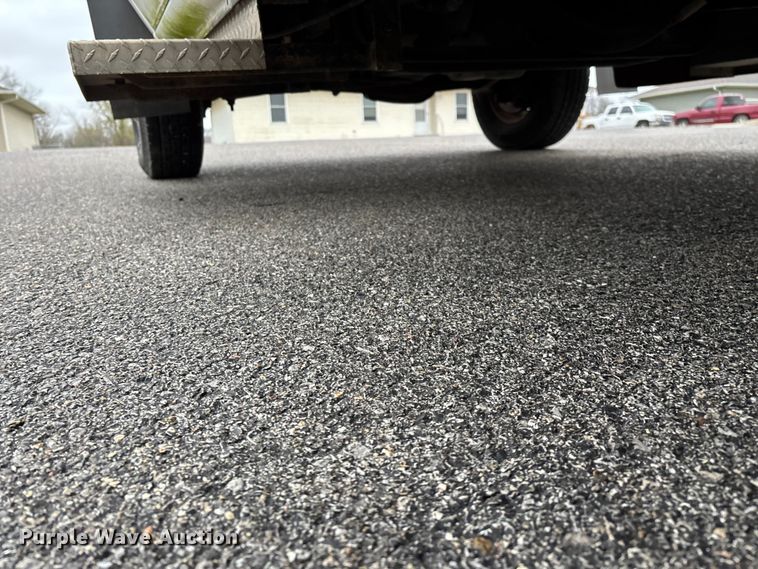 image for item FG0156 2006 Ford E350 Super Duty shuttle bus