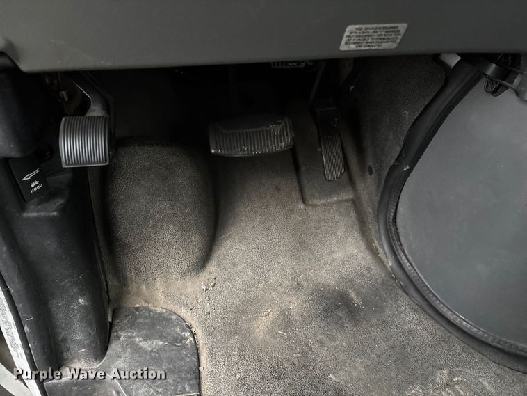 image for item FG0156 2006 Ford E350 Super Duty shuttle bus