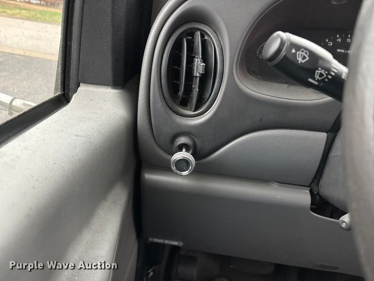 image for item FG0156 2006 Ford E350 Super Duty shuttle bus