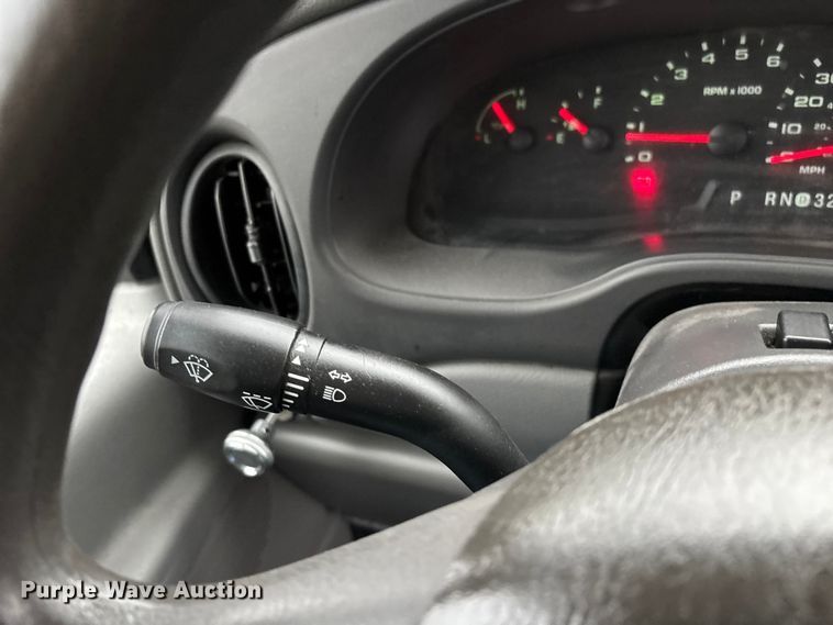 image for item FG0156 2006 Ford E350 Super Duty shuttle bus