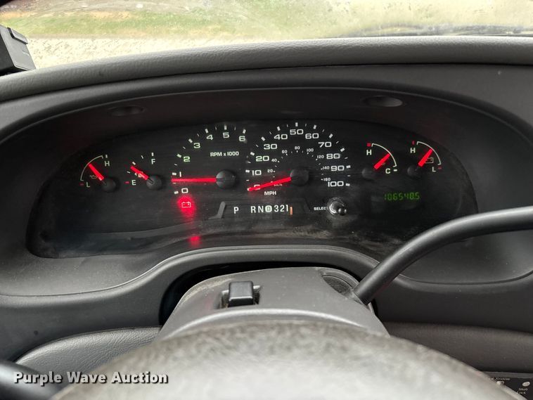 image for item FG0156 2006 Ford E350 Super Duty shuttle bus