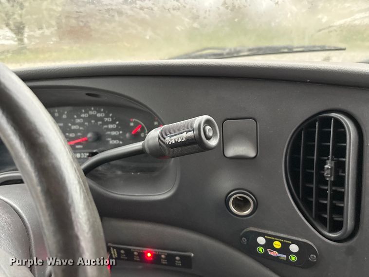 image for item FG0156 2006 Ford E350 Super Duty shuttle bus