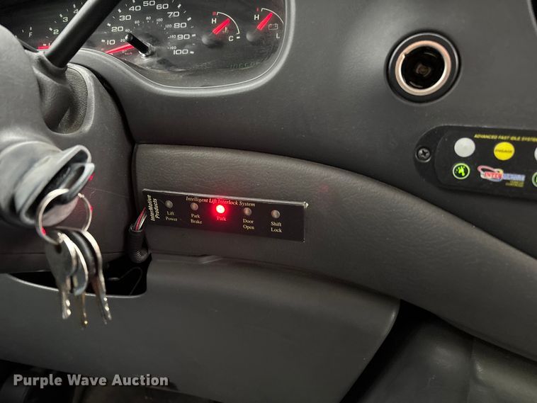 image for item FG0156 2006 Ford E350 Super Duty shuttle bus