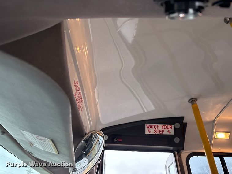 image for item FG0156 2006 Ford E350 Super Duty shuttle bus