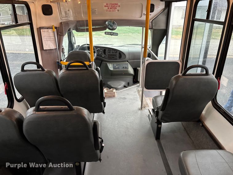 image for item FG0156 2006 Ford E350 Super Duty shuttle bus