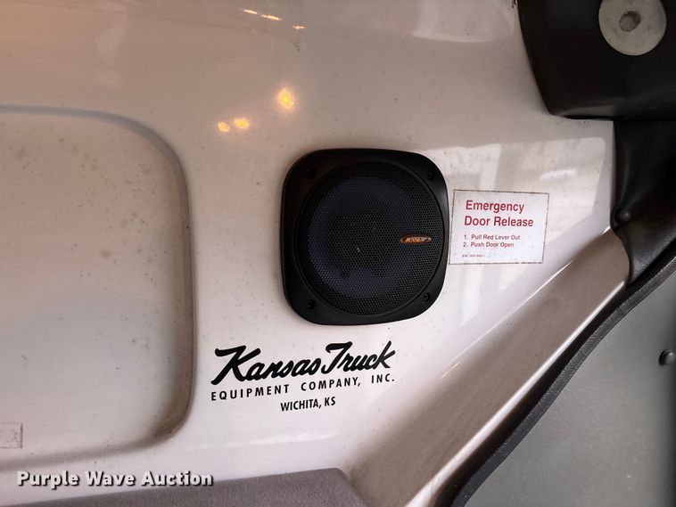 image for item FG0156 2006 Ford E350 Super Duty shuttle bus