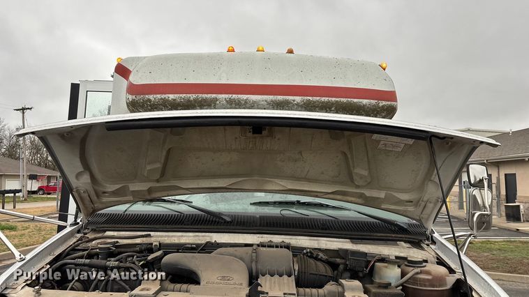 image for item FG0156 2006 Ford E350 Super Duty shuttle bus