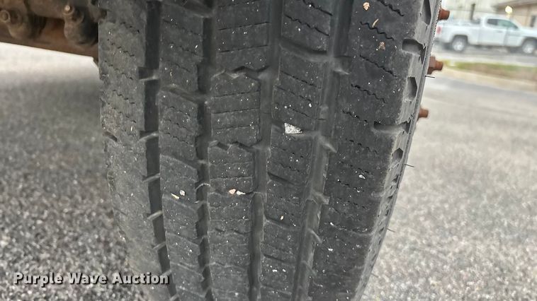 image for item FG0156 2006 Ford E350 Super Duty shuttle bus