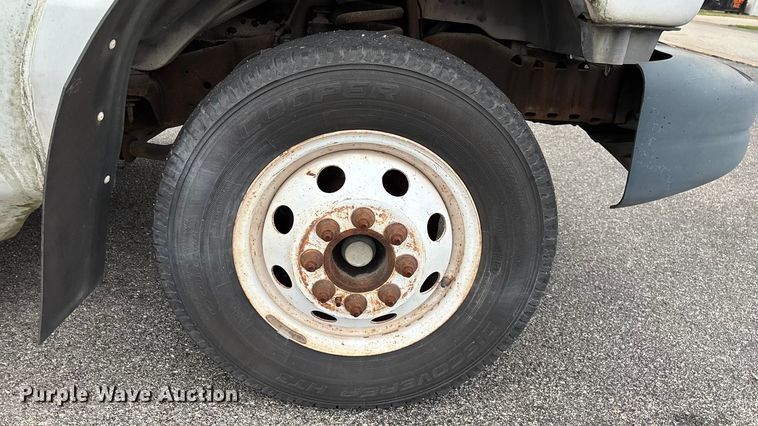 image for item FG0156 2006 Ford E350 Super Duty shuttle bus