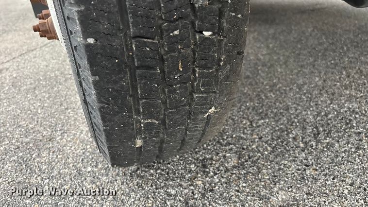 image for item FG0156 2006 Ford E350 Super Duty shuttle bus