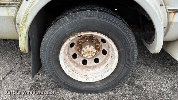 image for item FG0156 2006 Ford E350 Super Duty shuttle bus