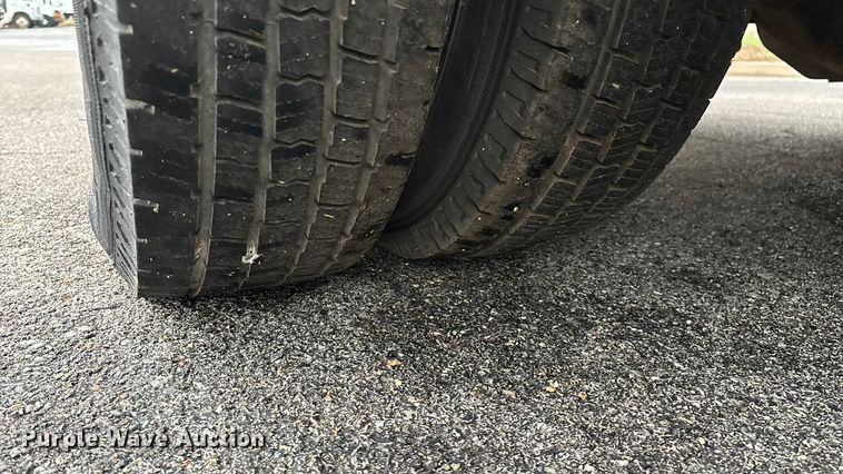 image for item FG0156 2006 Ford E350 Super Duty shuttle bus