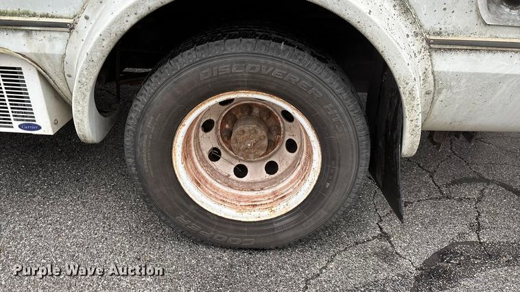 image for item FG0156 2006 Ford E350 Super Duty shuttle bus