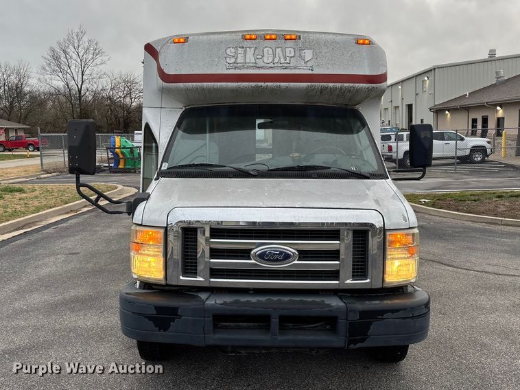 image for item FG0157 2008 Ford E350 Super Duty shuttle bus