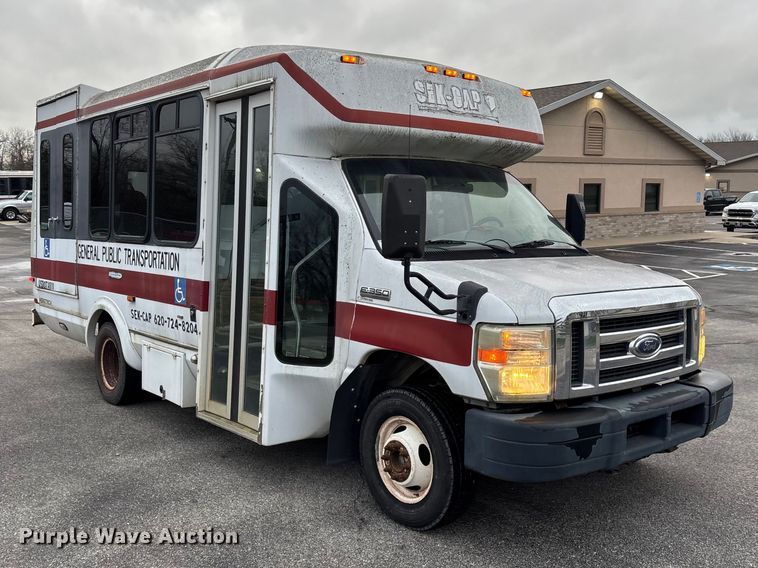 image for item FG0157 2008 Ford E350 Super Duty shuttle bus