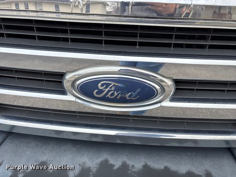 image for item FG0157 2008 Ford E350 Super Duty shuttle bus