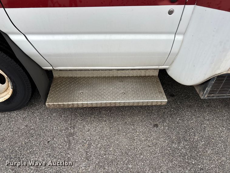 image for item FG0157 2008 Ford E350 Super Duty shuttle bus