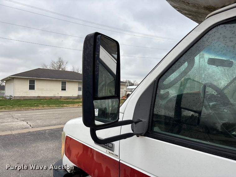 image for item FG0157 2008 Ford E350 Super Duty shuttle bus