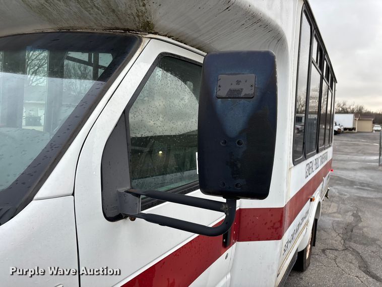image for item FG0157 2008 Ford E350 Super Duty shuttle bus
