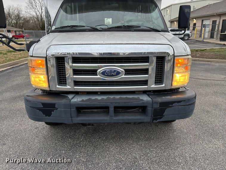 image for item FG0157 2008 Ford E350 Super Duty shuttle bus