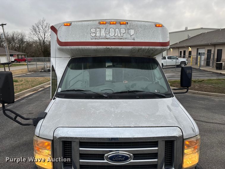 image for item FG0157 2008 Ford E350 Super Duty shuttle bus