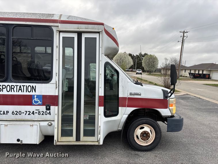 image for item FG0157 2008 Ford E350 Super Duty shuttle bus