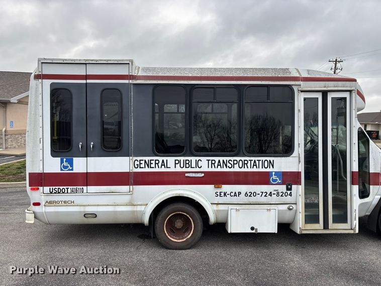 image for item FG0157 2008 Ford E350 Super Duty shuttle bus