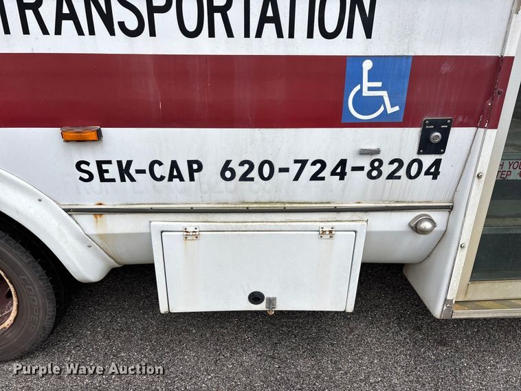 image for item FG0157 2008 Ford E350 Super Duty shuttle bus