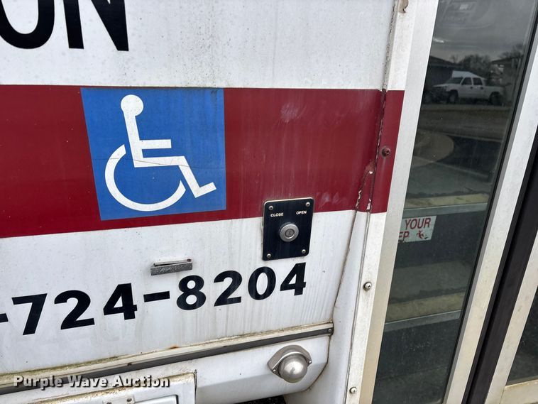 image for item FG0157 2008 Ford E350 Super Duty shuttle bus