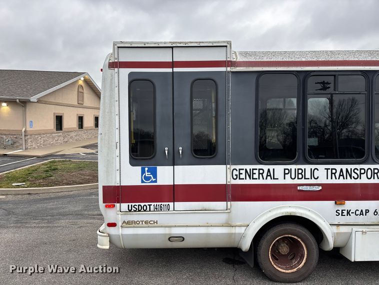 image for item FG0157 2008 Ford E350 Super Duty shuttle bus