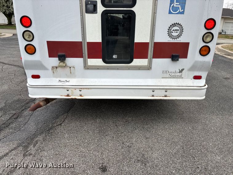 image for item FG0157 2008 Ford E350 Super Duty shuttle bus