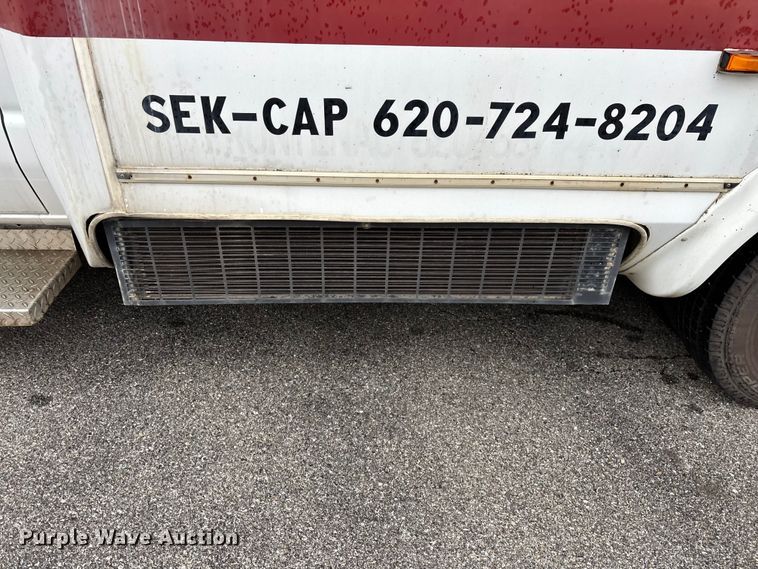 image for item FG0157 2008 Ford E350 Super Duty shuttle bus