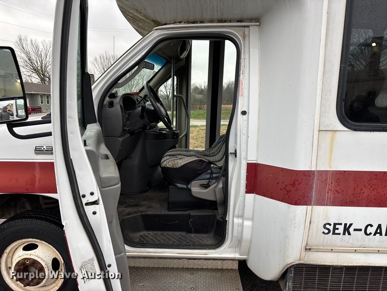 image for item FG0157 2008 Ford E350 Super Duty shuttle bus