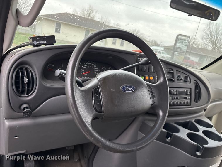 image for item FG0157 2008 Ford E350 Super Duty shuttle bus