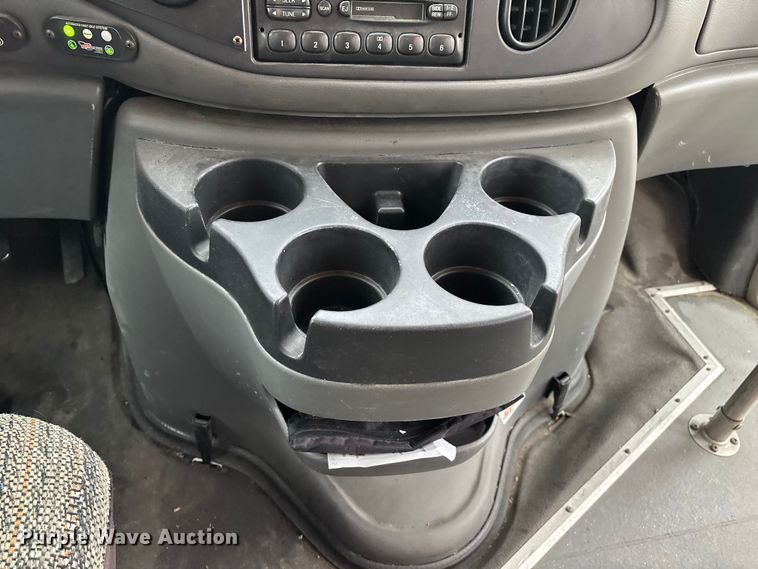 image for item FG0157 2008 Ford E350 Super Duty shuttle bus