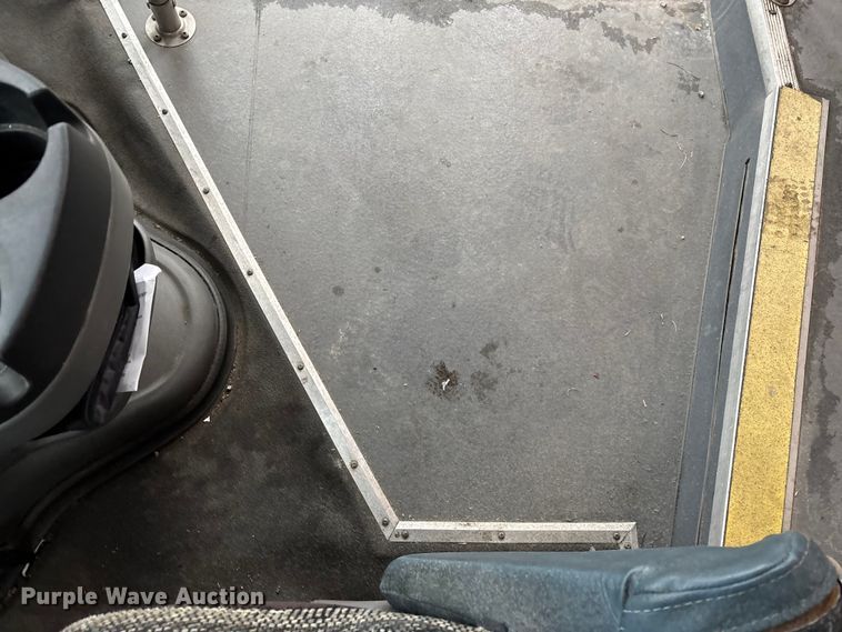 image for item FG0157 2008 Ford E350 Super Duty shuttle bus