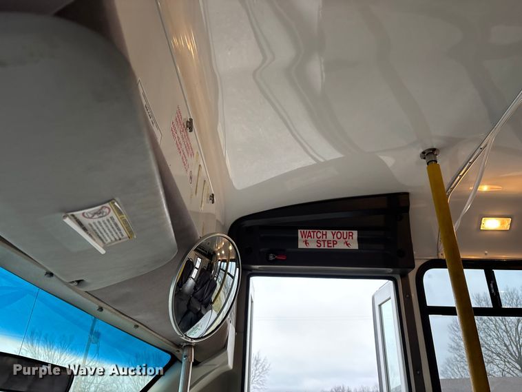 image for item FG0157 2008 Ford E350 Super Duty shuttle bus