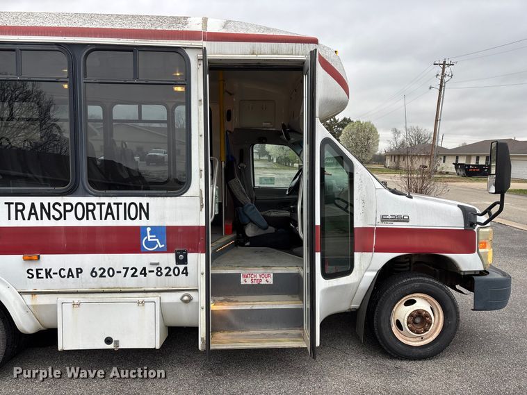 image for item FG0157 2008 Ford E350 Super Duty shuttle bus