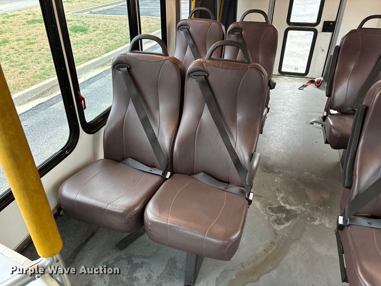 image for item FG0157 2008 Ford E350 Super Duty shuttle bus