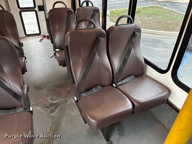 image for item FG0157 2008 Ford E350 Super Duty shuttle bus