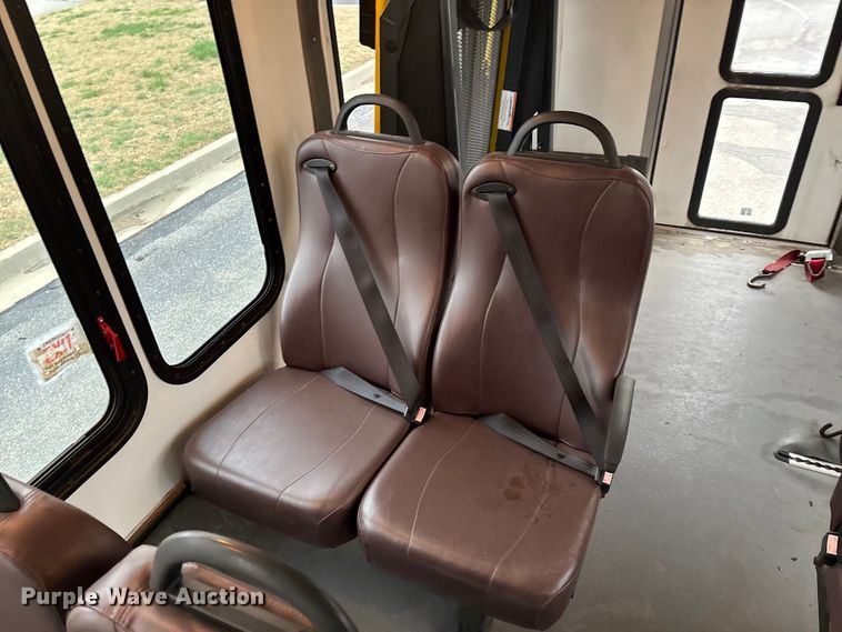 image for item FG0157 2008 Ford E350 Super Duty shuttle bus