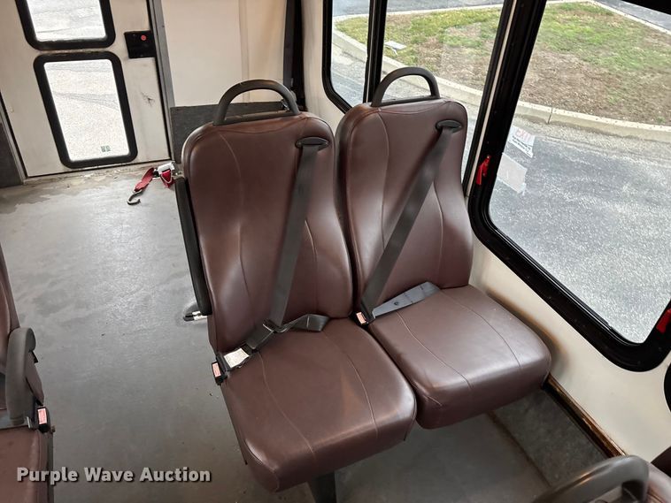 image for item FG0157 2008 Ford E350 Super Duty shuttle bus