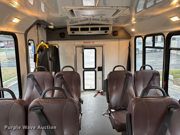 image for item FG0157 2008 Ford E350 Super Duty shuttle bus