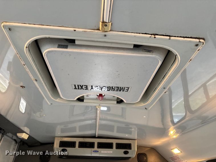 image for item FG0157 2008 Ford E350 Super Duty shuttle bus