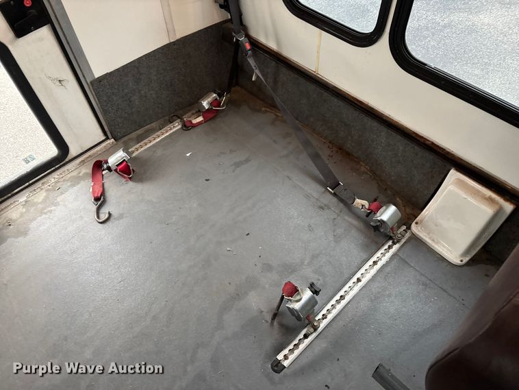 image for item FG0157 2008 Ford E350 Super Duty shuttle bus