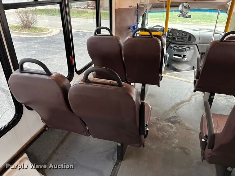 image for item FG0157 2008 Ford E350 Super Duty shuttle bus