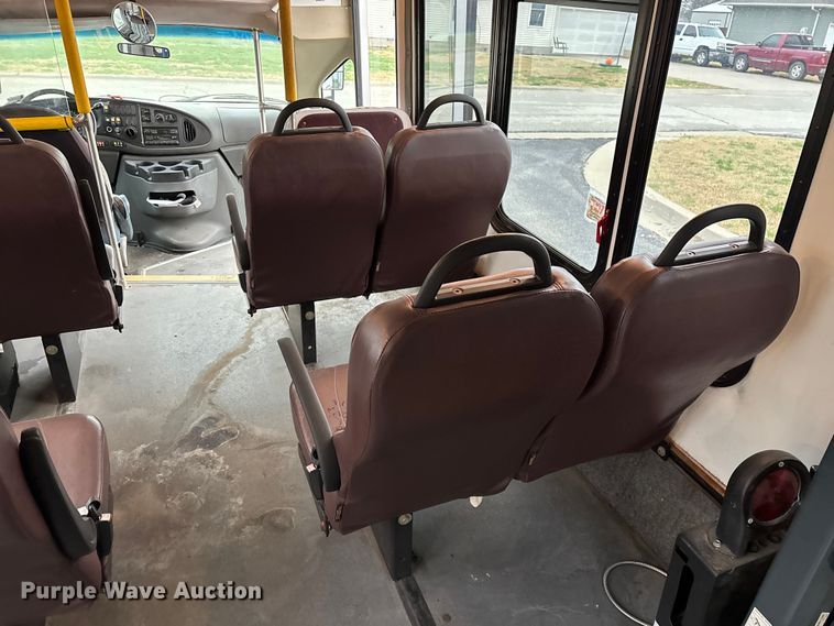 image for item FG0157 2008 Ford E350 Super Duty shuttle bus